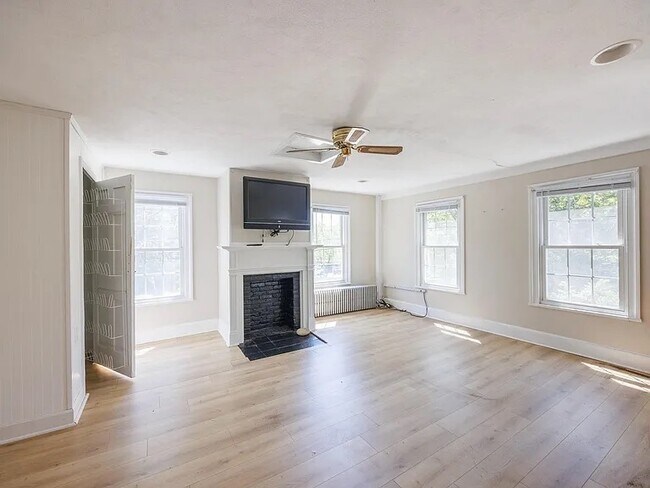 Building Photo - 59 Middle Rd