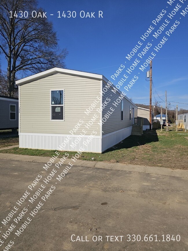 Building Photo - 1430 Oak St