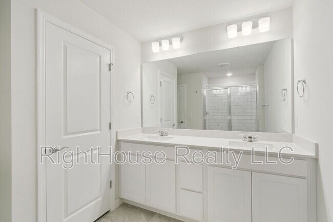 Building Photo - 3082 Emerald Acrs Ln