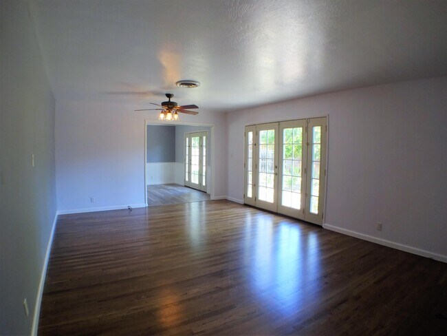 Building Photo - 708 Douglas Ln