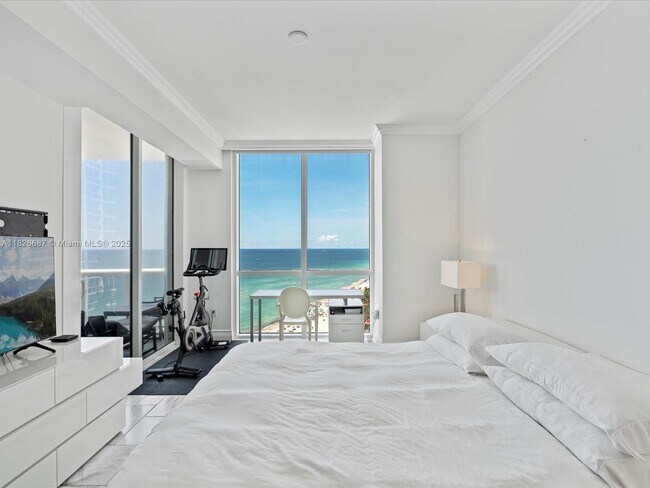 Building Photo - 18101 Collins Ave
