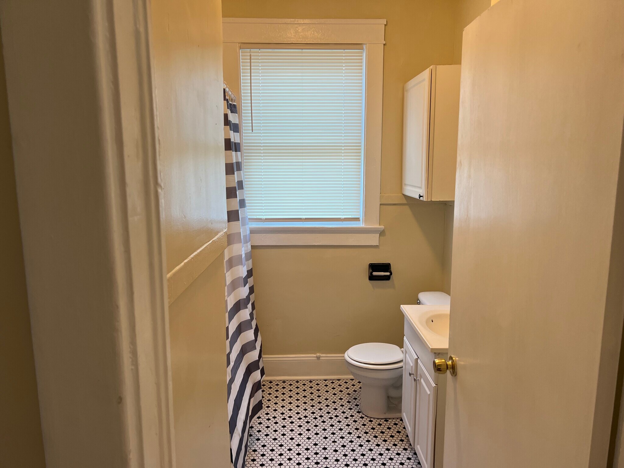 Building Photo - 4411 Cleveland Ave