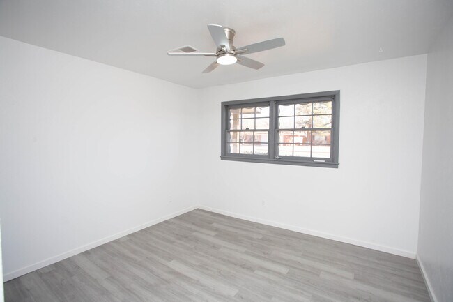 Building Photo - 6114 Nashville Ave