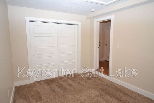 Building Photo - 201 E 8800 S