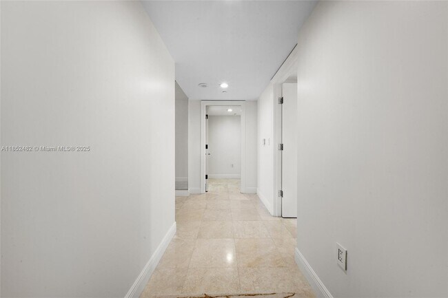 Building Photo - 20201 E Country Club Dr