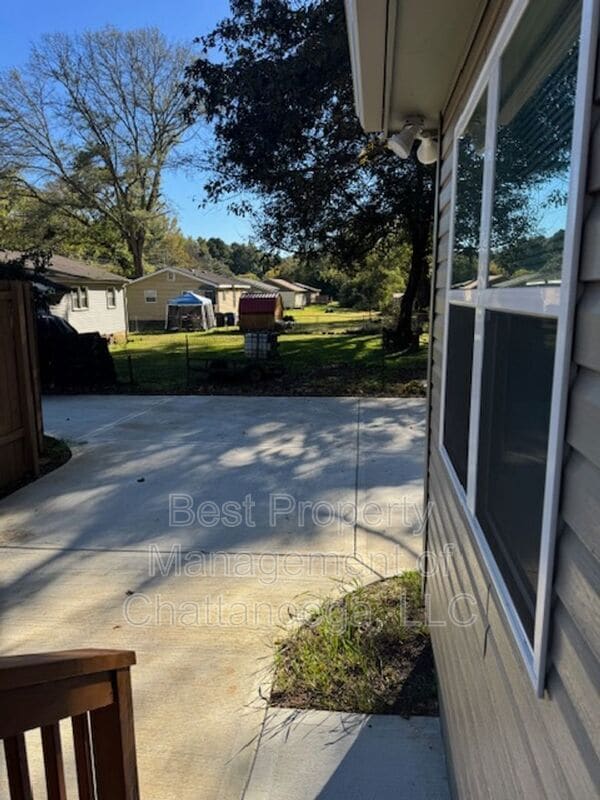 Building Photo - 5249 -M