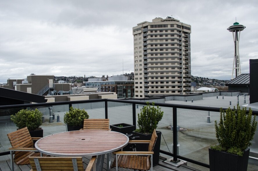 Building Photo - 2721 1st Ave