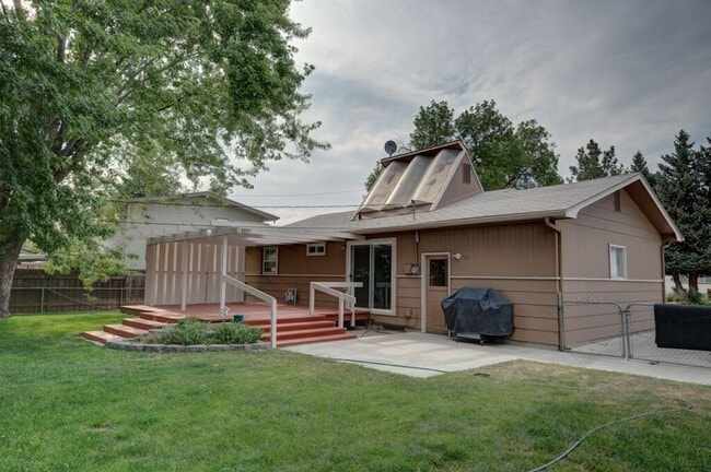 Building Photo - 4 Bedroom 2 Bathroom Located on the Boise Bench (Available for a 6 month lease).