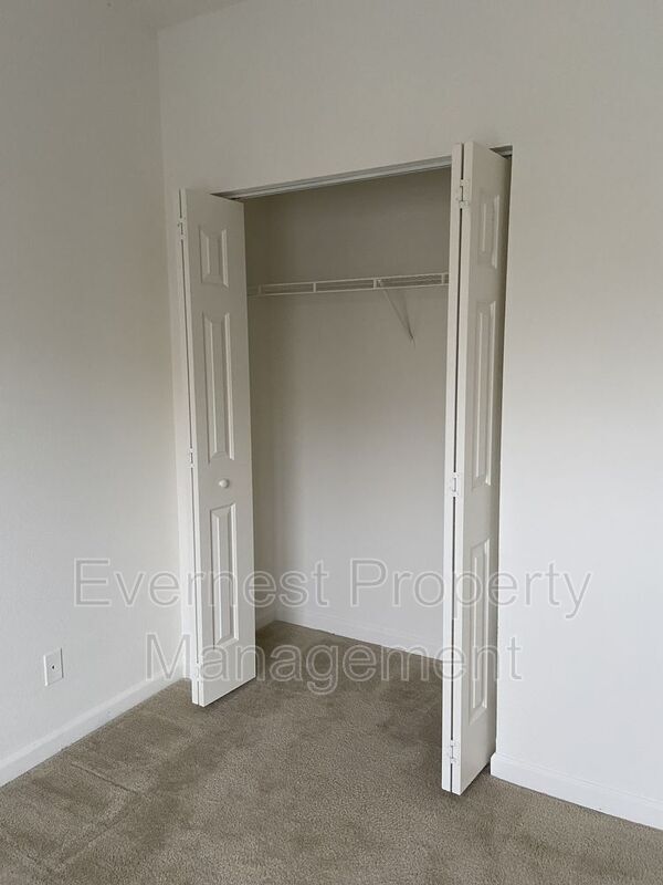 Building Photo - 9601 Links Way