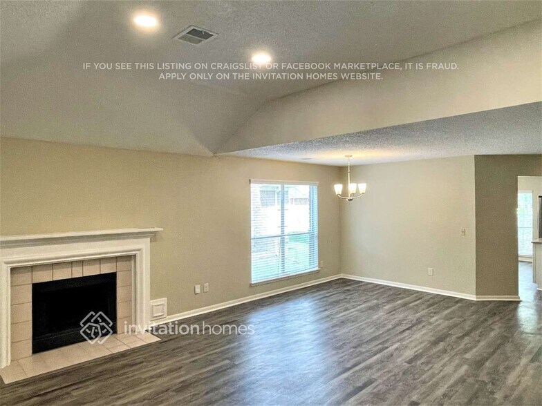 Building Photo - 8919 Village Hills Dr