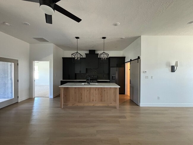 Building Photo - Beautiful Custom Home!