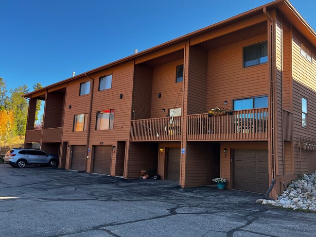 Building Photo - Long Term Rental- Lagoon Townhomes 737D
