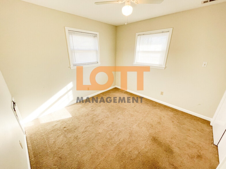 Building Photo - 2404 E Lee Rd