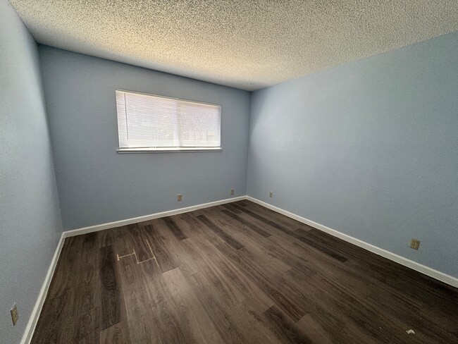 Building Photo - 7442 Tierra Way