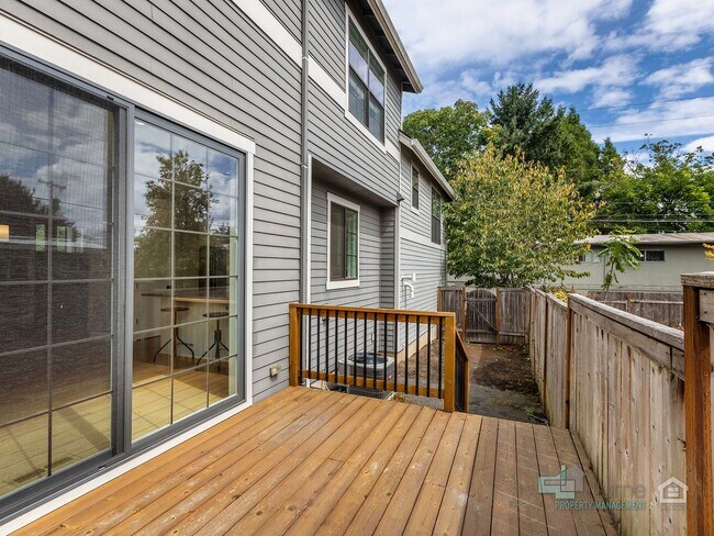 Building Photo - 264 D Ave