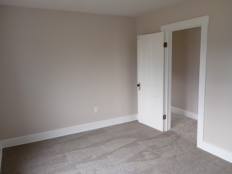 Building Photo - 501 W Main St