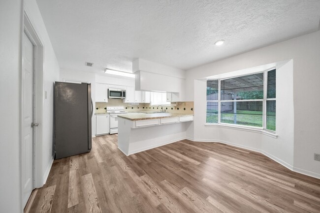 Building Photo - 162 Greenleaf Ln