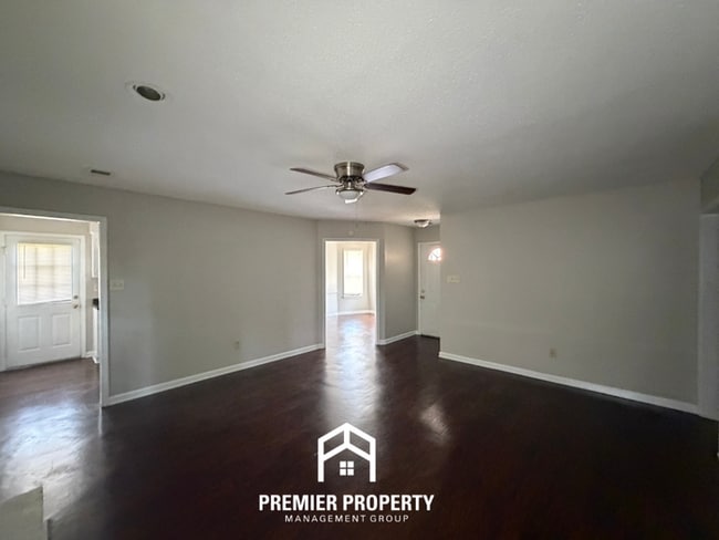 Building Photo - Charming 3BR/2BA Bartlett Area Home | Brick Fireplace & Bay Window