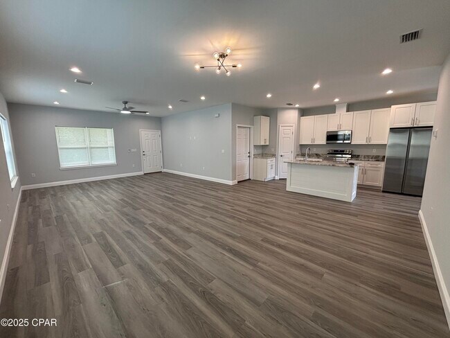 Building Photo - 2936 Hall Ave
