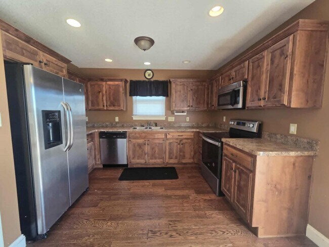 Building Photo - Spacious Home for Rent!