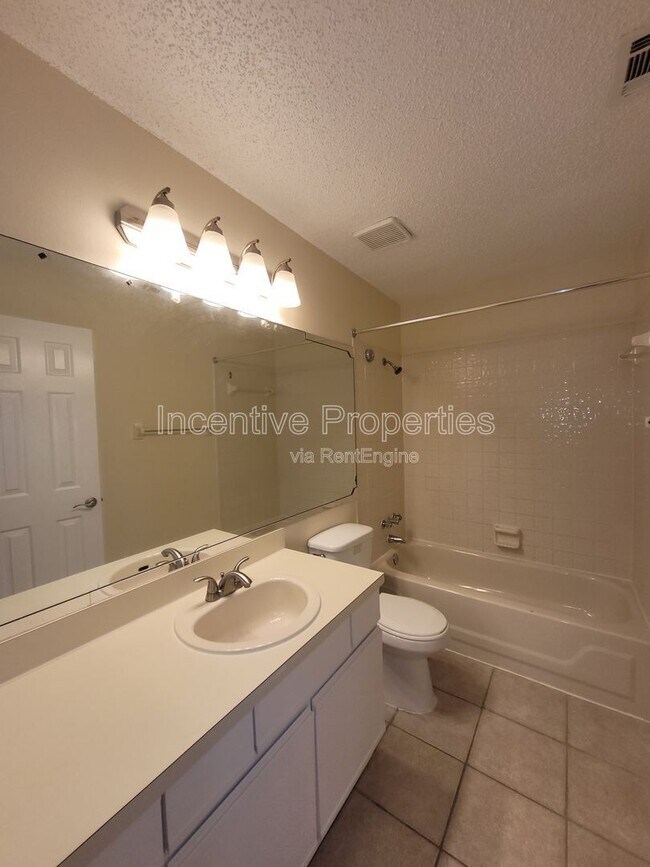 Building Photo - 575 Bloomington Ct