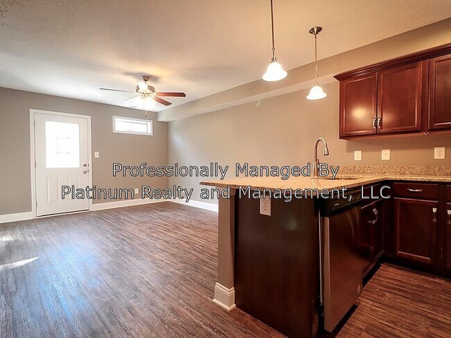 Building Photo - 325 Landrum Pl