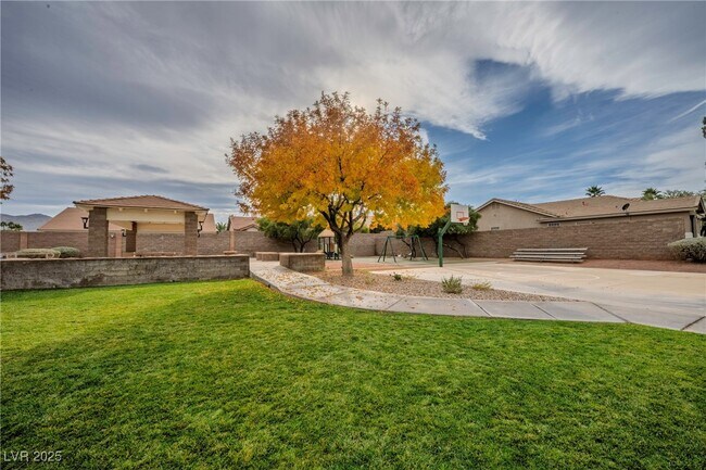 Building Photo - 921 San Bruno Ave