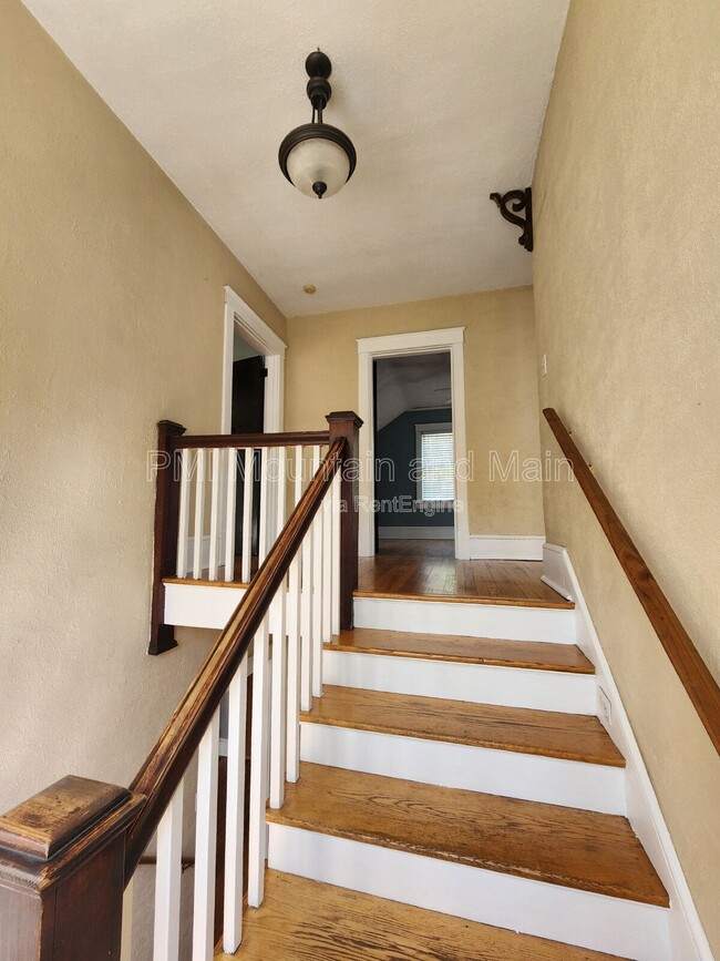 Building Photo - 39 Westover Dr