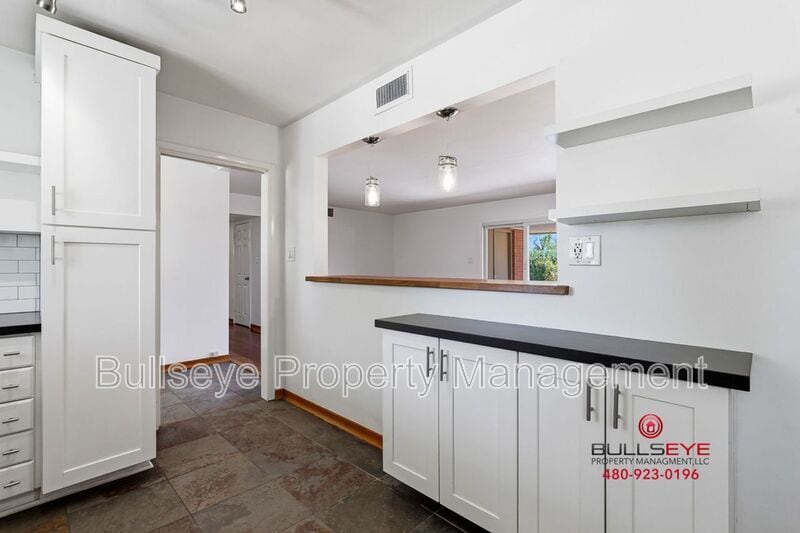Building Photo - 1617 W Flower Cir N
