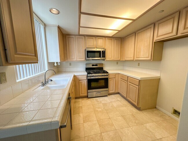 Building Photo - 2 Bedroom Townhome for Rent in Glendale.