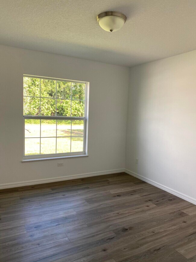 Building Photo - 1743 SE Gaskins Cir