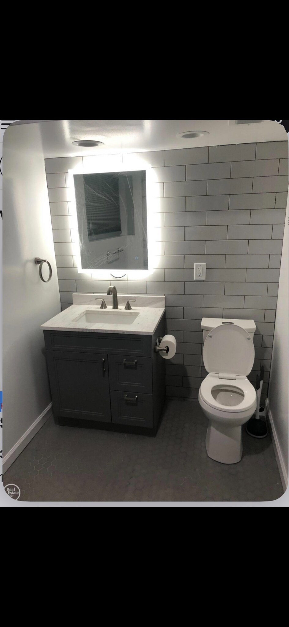 Downstairs bathroom - 1728 Beacon Dr