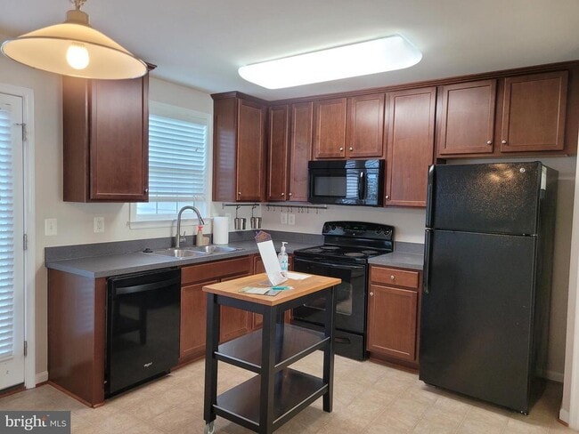 Building Photo - 25117 Sweet Myrtle Square