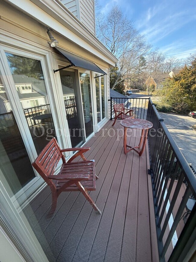 Building Photo - 711-D Marshall St-1BR/1BA Third Floor Condo, Near Old Salem