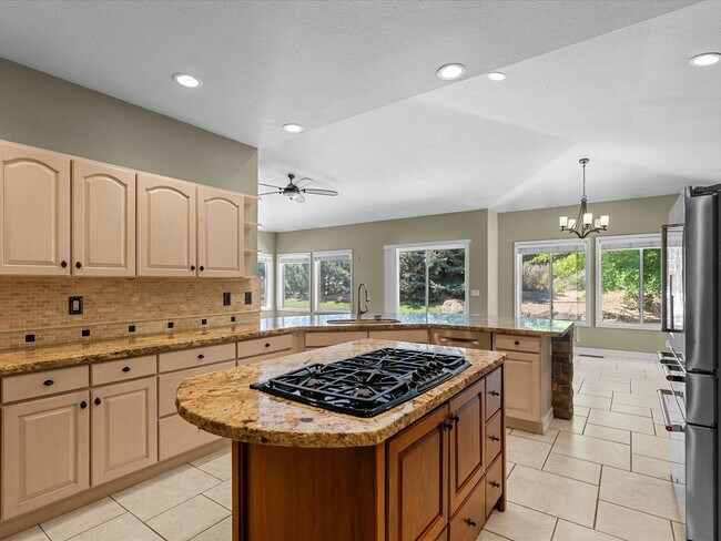 Building Photo - Fieldcreek Gem