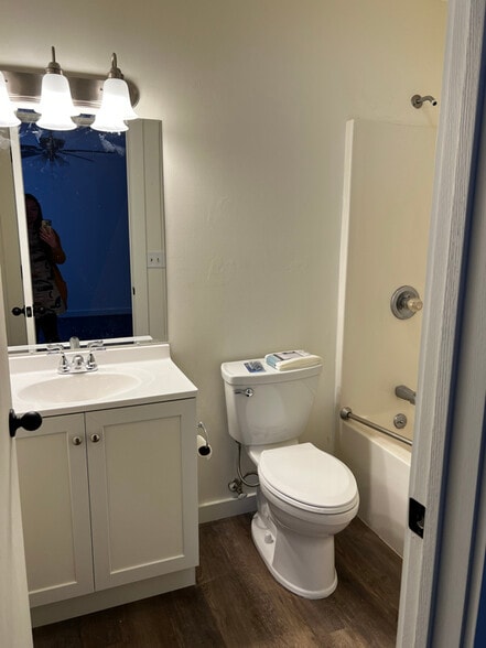 Building Photo - 122 Detchon Ct