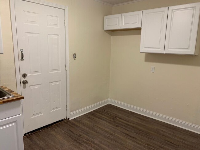 Building Photo - 1068 Blanchard Pl