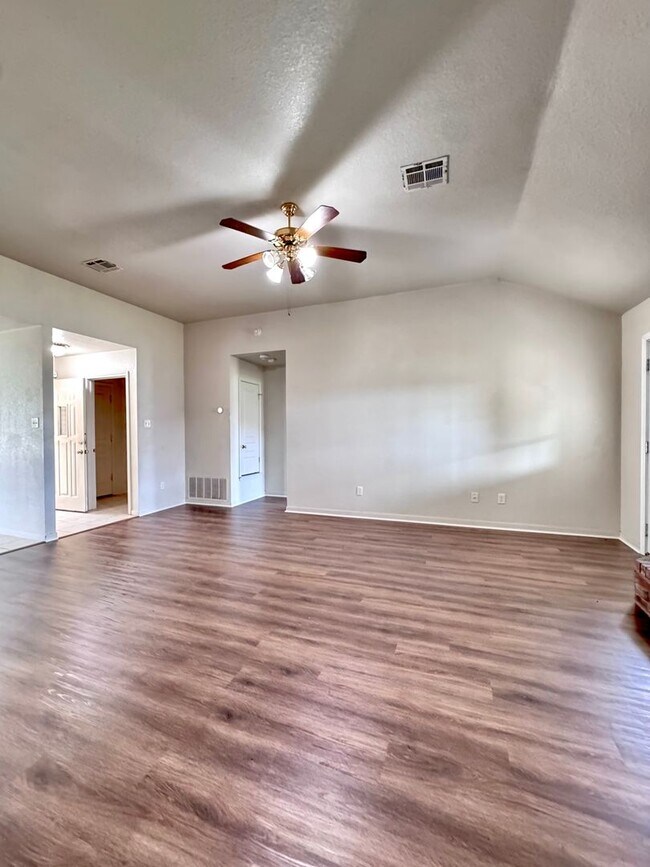 Building Photo - 5603 Golden Dr