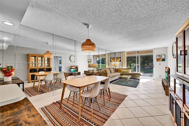 Primary Photo - 3001 W Rolling Hills Cir