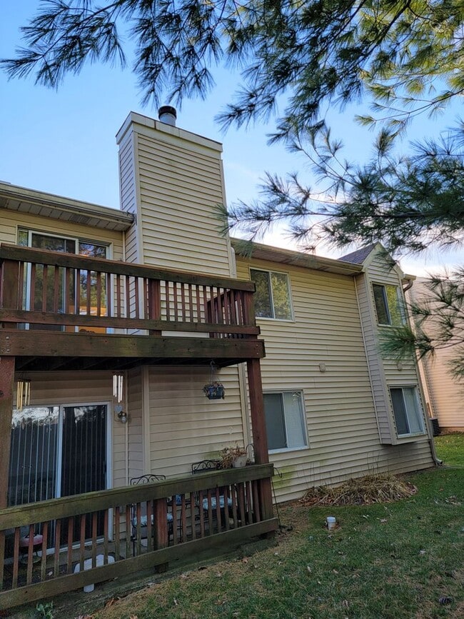 Building Photo - All Electric Second Floor Garden Condo for Rent in Wildwood