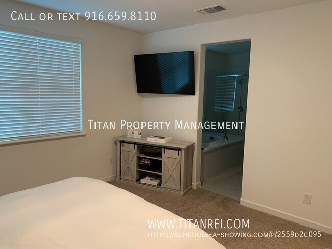 Building Photo - 1033 Oakbriar Cir