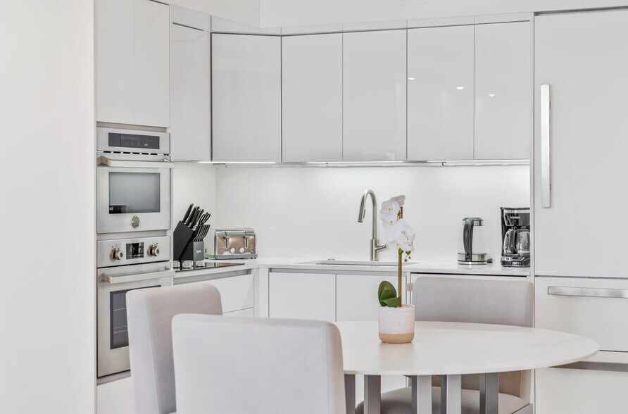 Building Photo - 1717 N Bayshore Dr