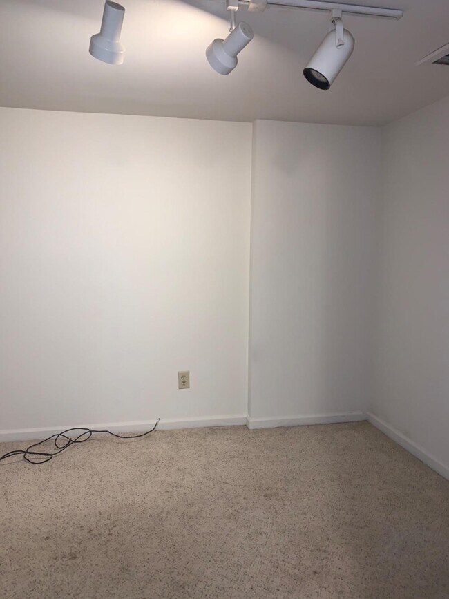 Building Photo - 1129 Turkey Foot Rd