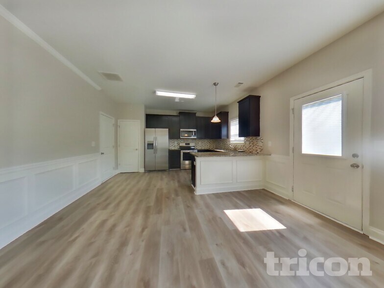 Building Photo - 424 Hyder Ct