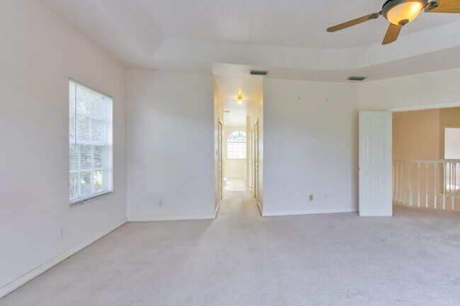 Building Photo - Beautiful Lake front home in West Kissimmee