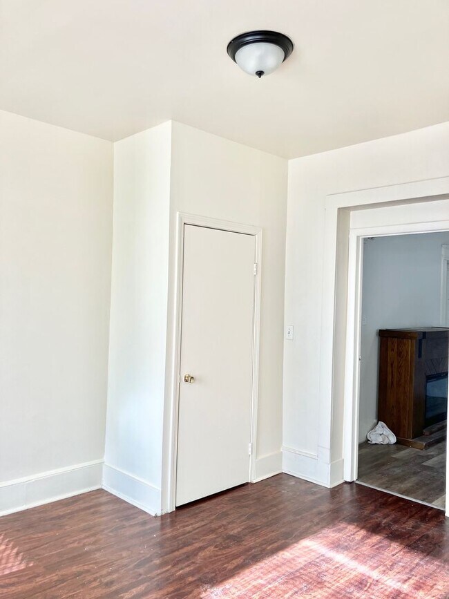 Building Photo - DICKERMAN