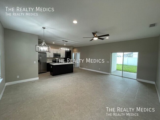 Building Photo - 279 Elm Ct