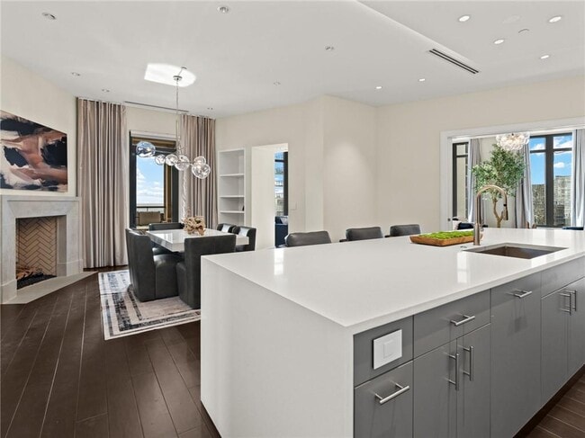 Building Photo - 3376 Peachtree Rd NE