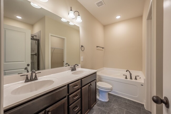 Building Photo - 4409 Chusto Dr