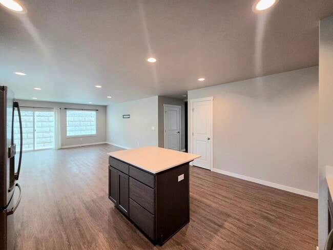 Building Photo - Modern 3 Bed / 2 Bath Rambler | Fully Fenced Yard + 2-Car Garage | Newer Neighborhood